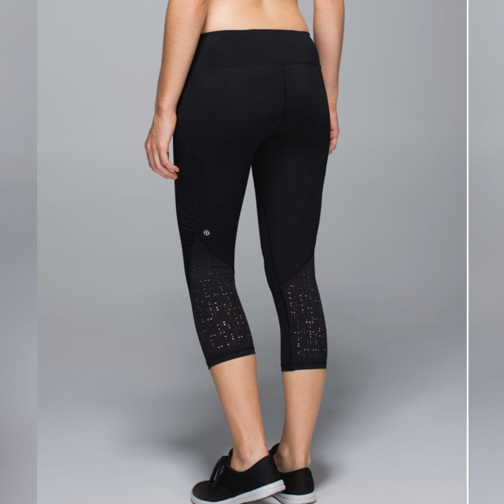 Lululemon water bound black crop pants